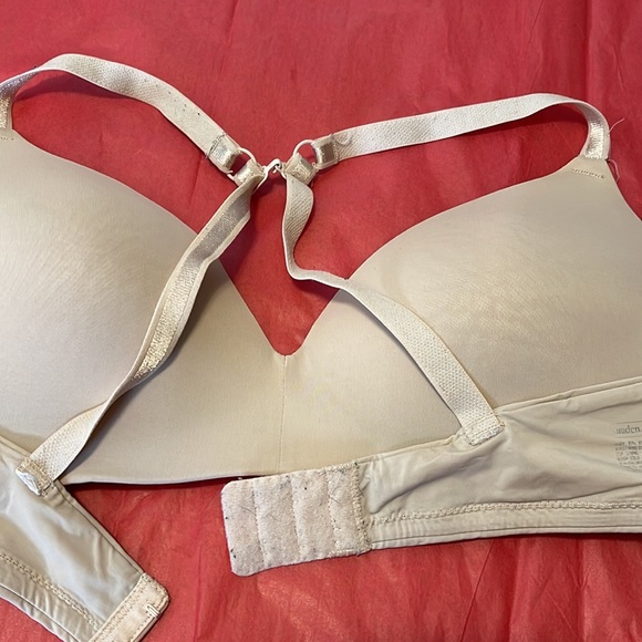 Used bras size 38B - Picture 7 of 9